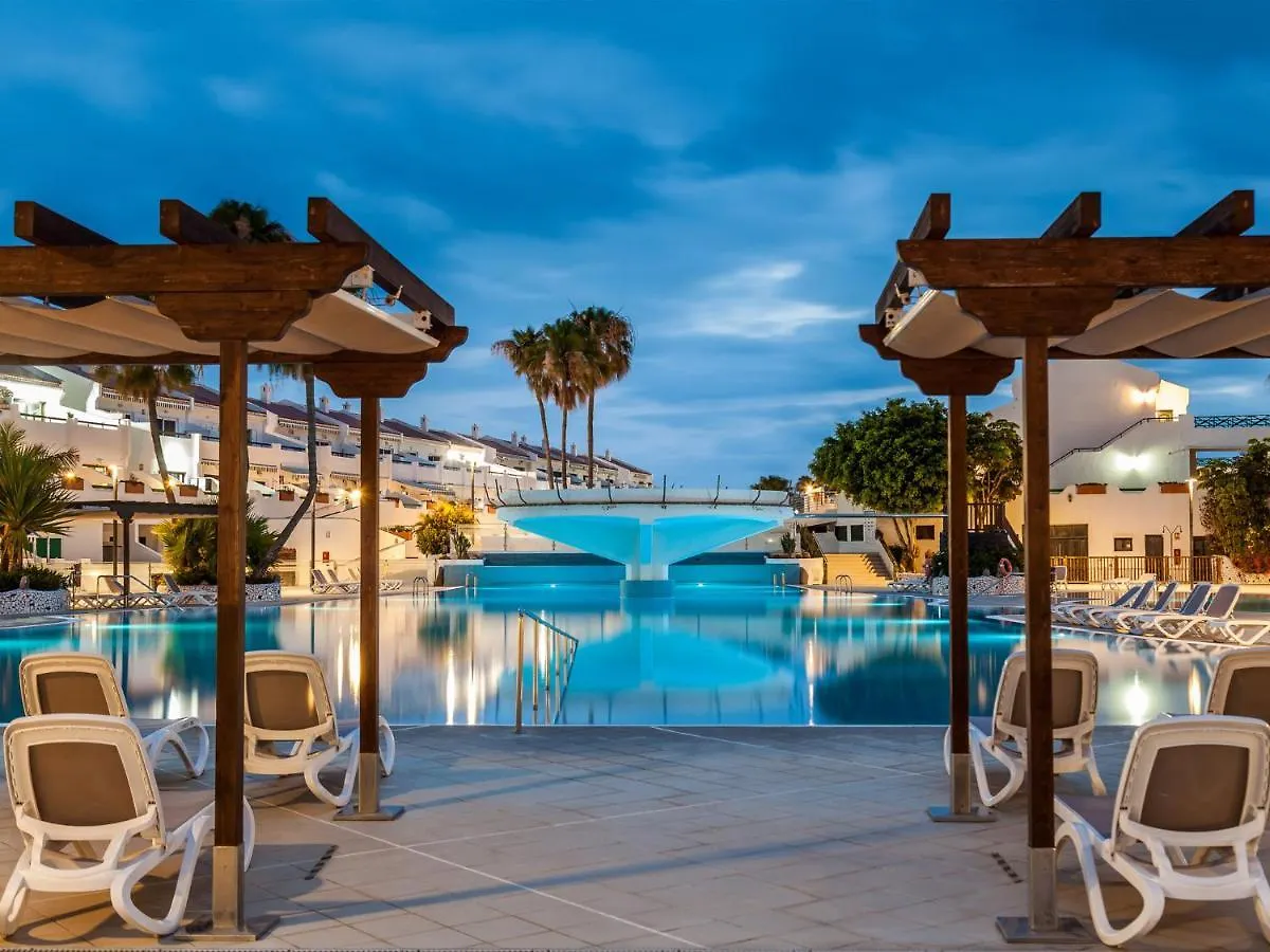 Blue Waters Apartment With Heated Pool location