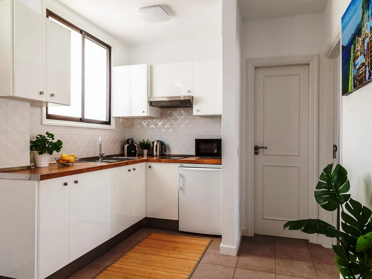 Blue Waters Apartment With Heated Pool Коста-дель-Силенцио