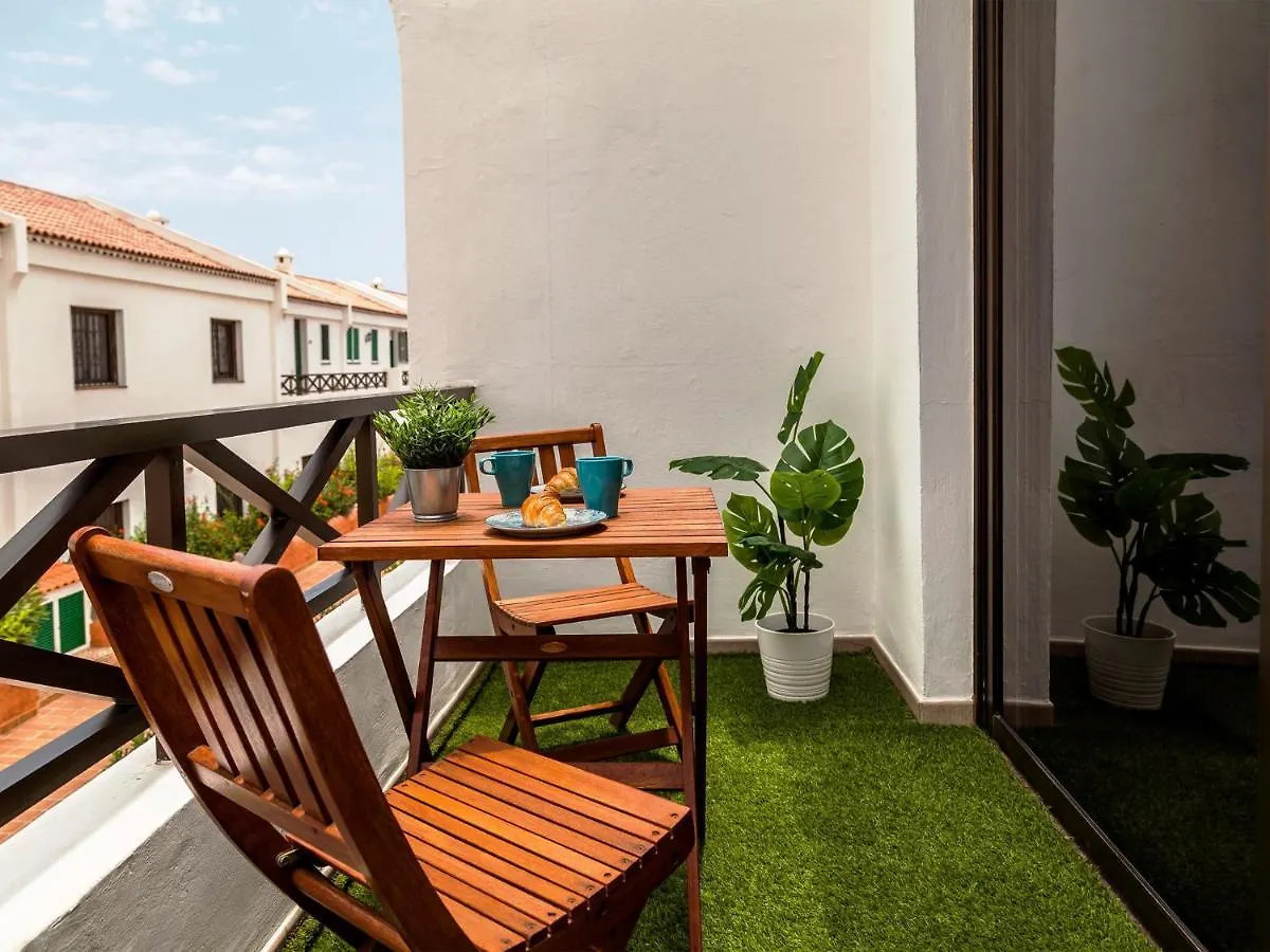 Blue Waters Apartment With Heated Pool Коста-дель-Силенцио