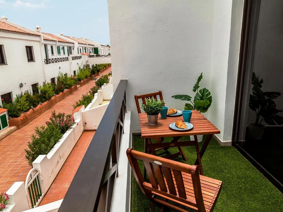 Blue Waters Apartment With Heated Pool Коста-дель-Силенцио